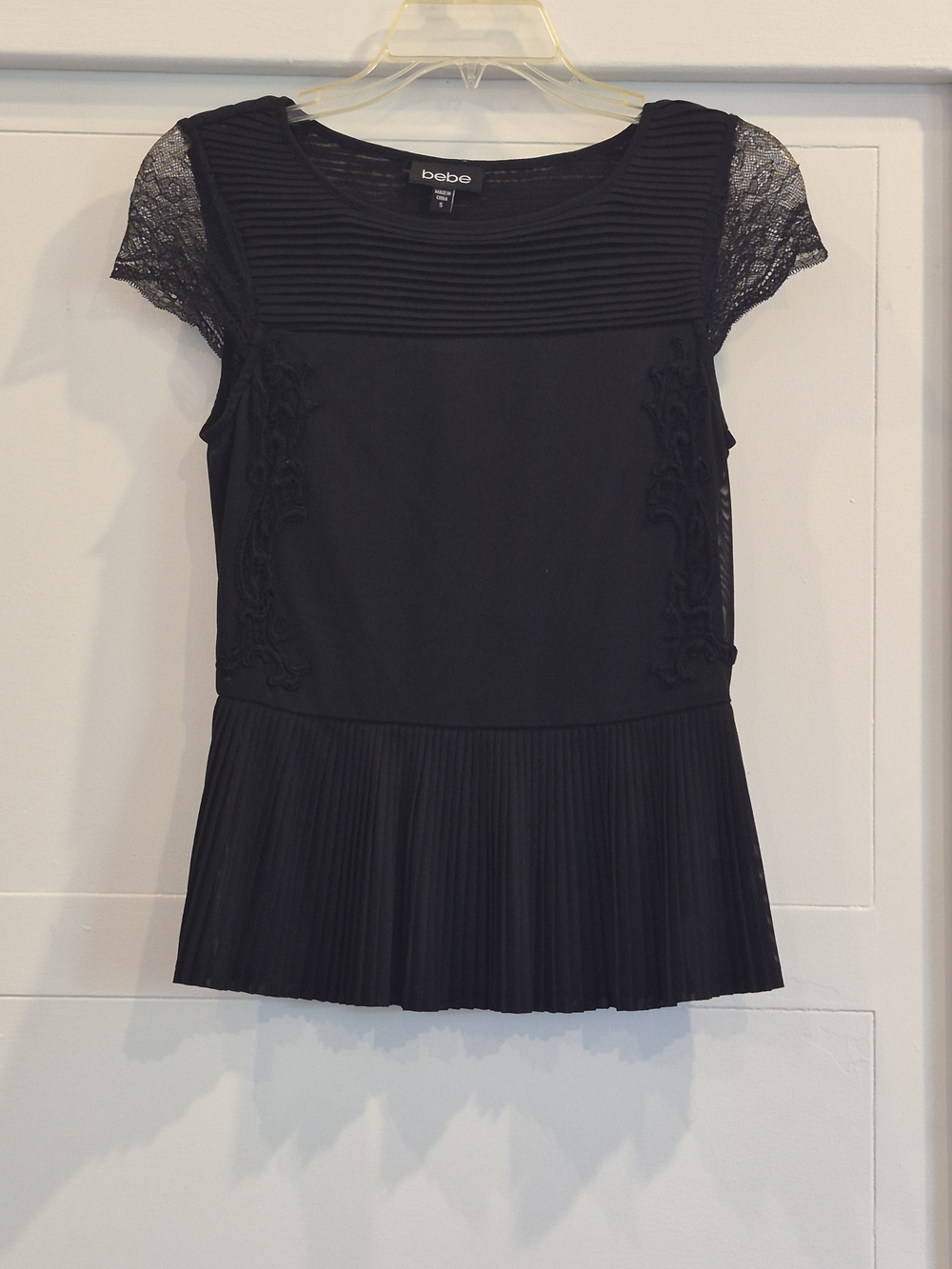 bebe Black Lace Cap-Sleeve Pleated Peplum Blouse